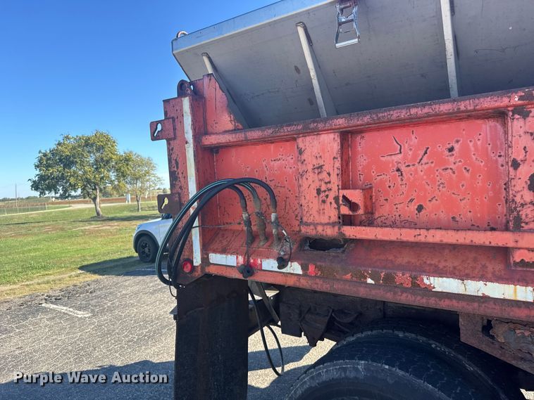 image for item EU6105 1995 Ford L8000 dump truck