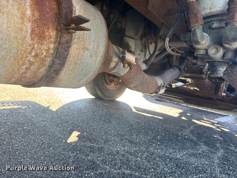 image for item EU6105 1995 Ford L8000 dump truck