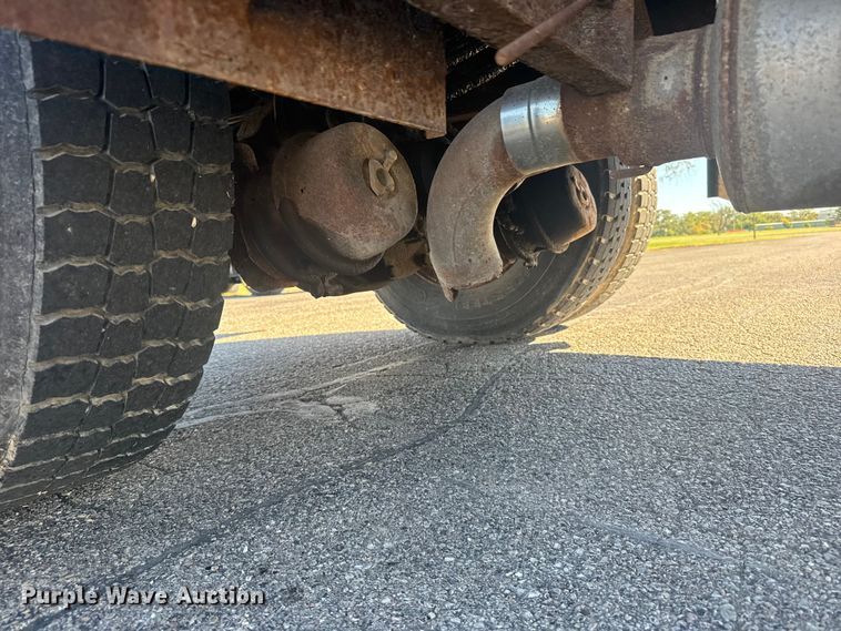 image for item EU6105 1995 Ford L8000 dump truck