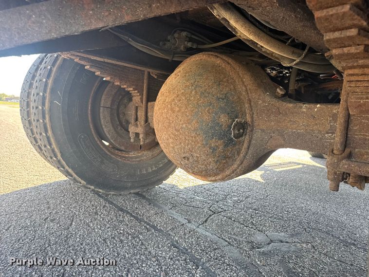 image for item EU6105 1995 Ford L8000 dump truck