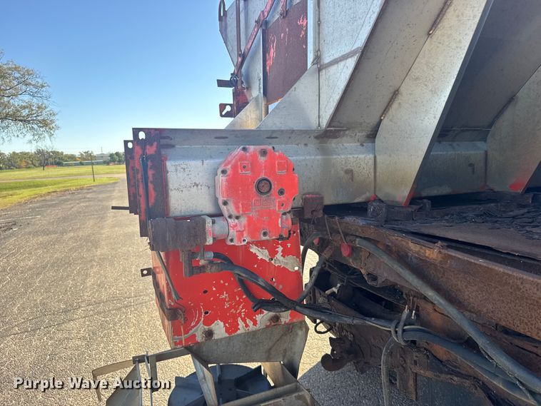 image for item EU6105 1995 Ford L8000 dump truck