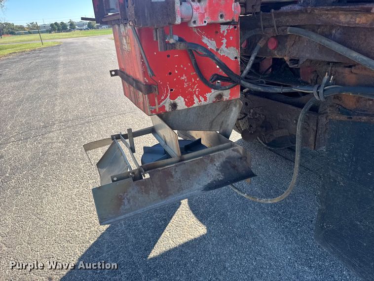 image for item EU6105 1995 Ford L8000 dump truck