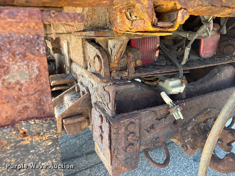 image for item EU6105 1995 Ford L8000 dump truck