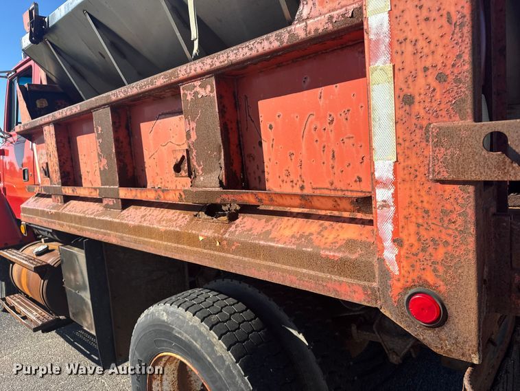 image for item EU6105 1995 Ford L8000 dump truck