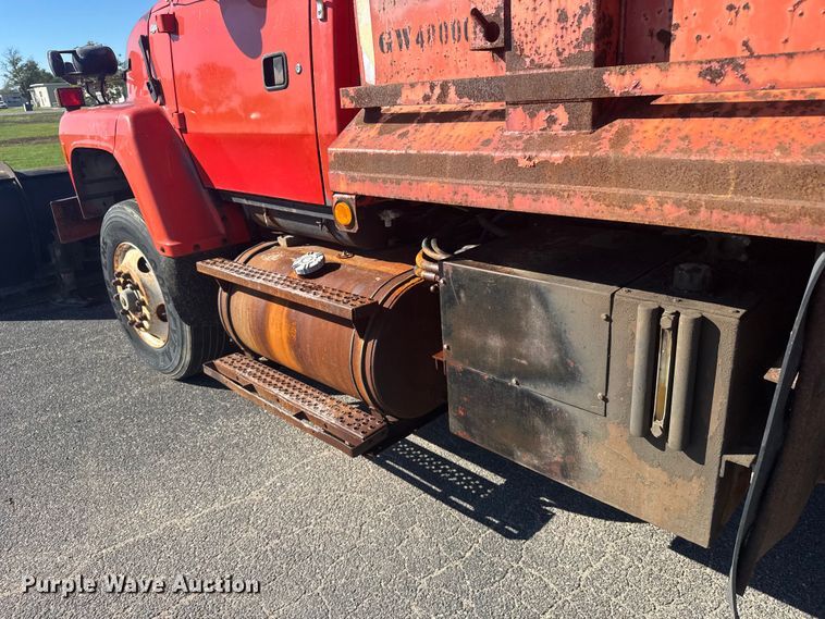 image for item EU6105 1995 Ford L8000 dump truck