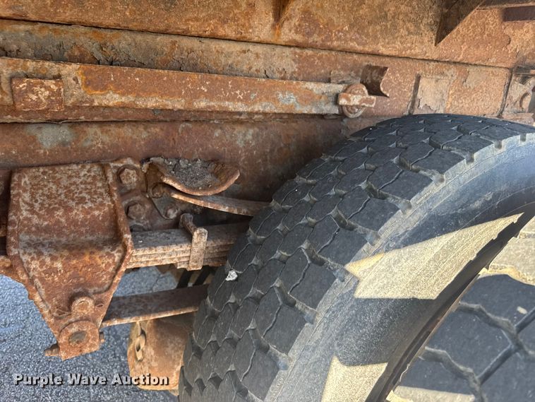 image for item EU6105 1995 Ford L8000 dump truck