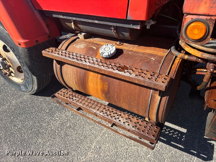 image for item EU6105 1995 Ford L8000 dump truck