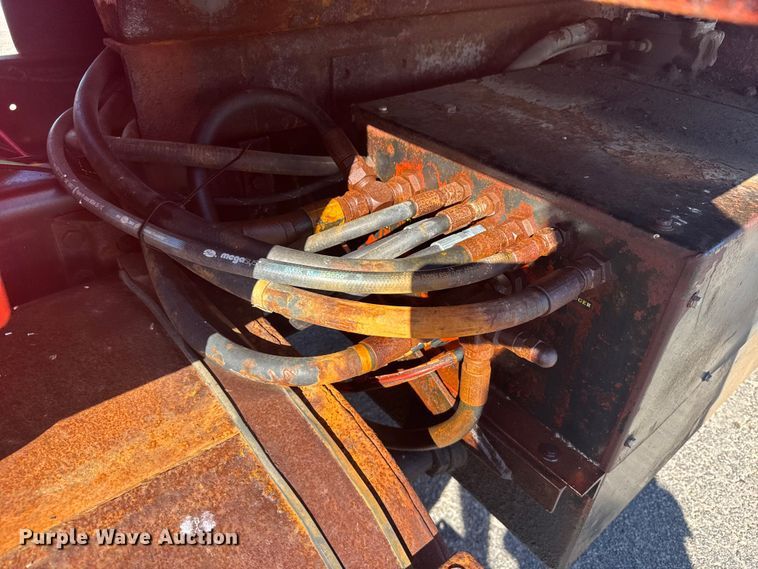 image for item EU6105 1995 Ford L8000 dump truck