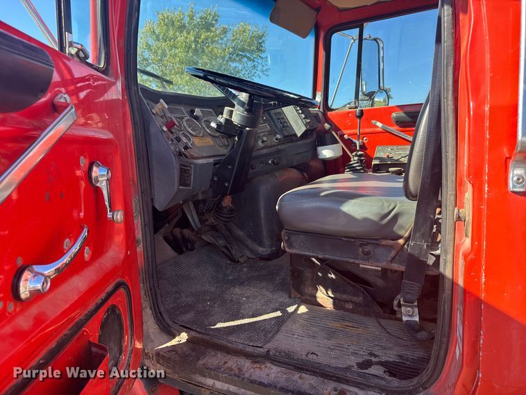 image for item EU6105 1995 Ford L8000 dump truck