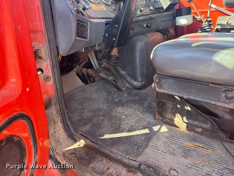 image for item EU6105 1995 Ford L8000 dump truck