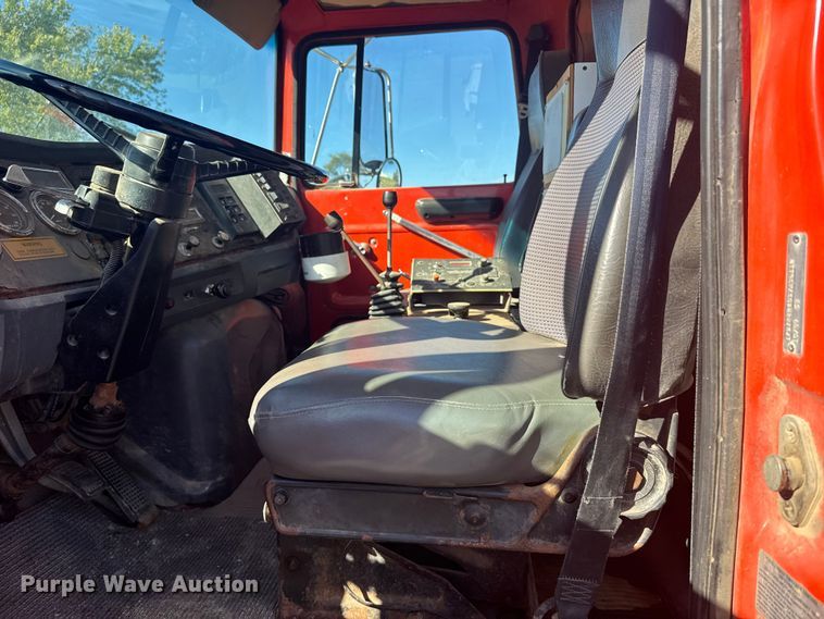 image for item EU6105 1995 Ford L8000 dump truck