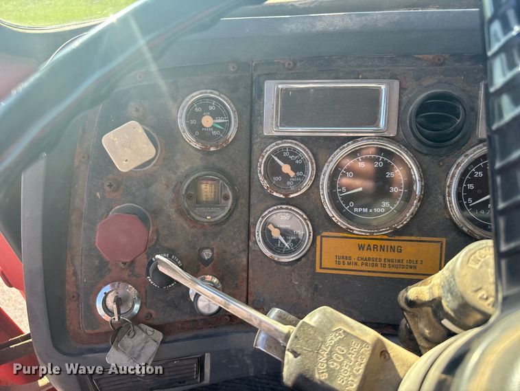 image for item EU6105 1995 Ford L8000 dump truck