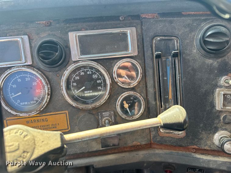 image for item EU6105 1995 Ford L8000 dump truck