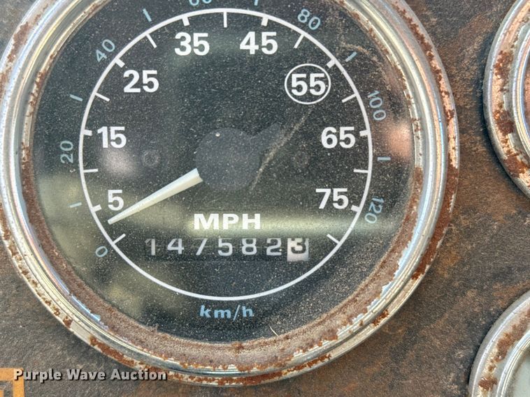 image for item EU6105 1995 Ford L8000 dump truck