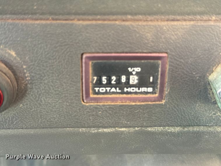 image for item EU6105 1995 Ford L8000 dump truck