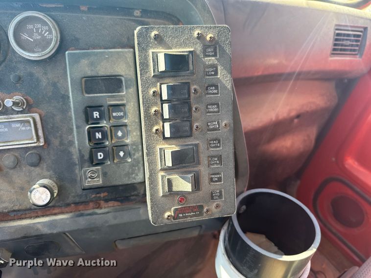 image for item EU6105 1995 Ford L8000 dump truck