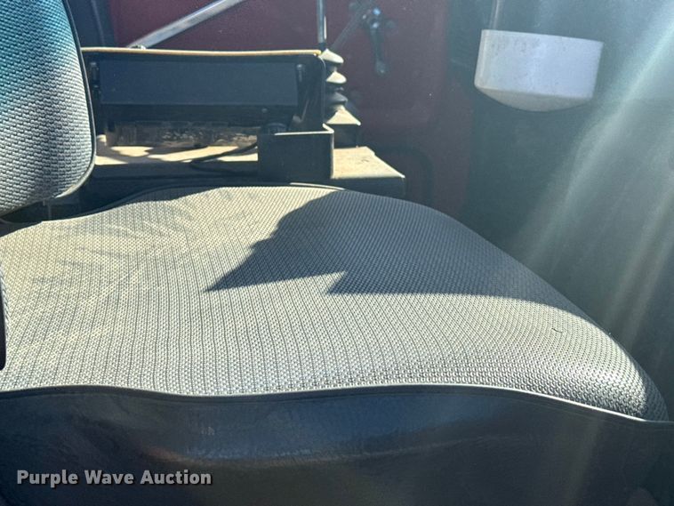 image for item EU6105 1995 Ford L8000 dump truck