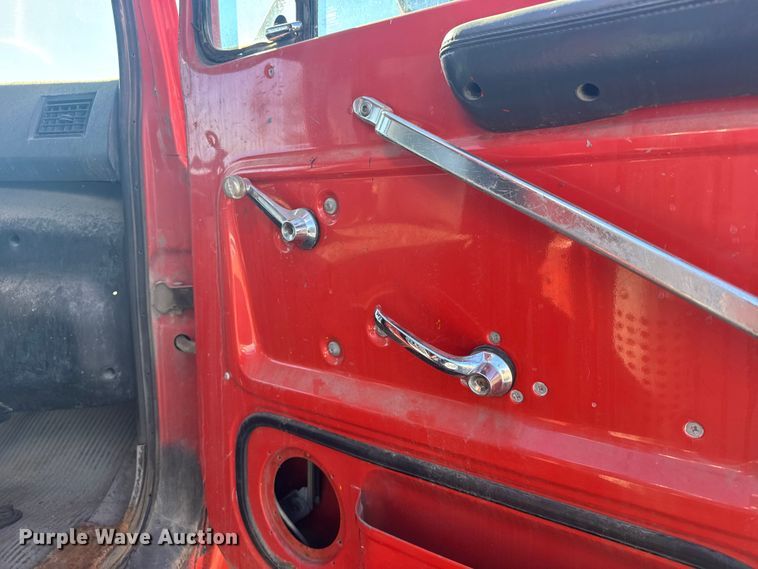 image for item EU6105 1995 Ford L8000 dump truck