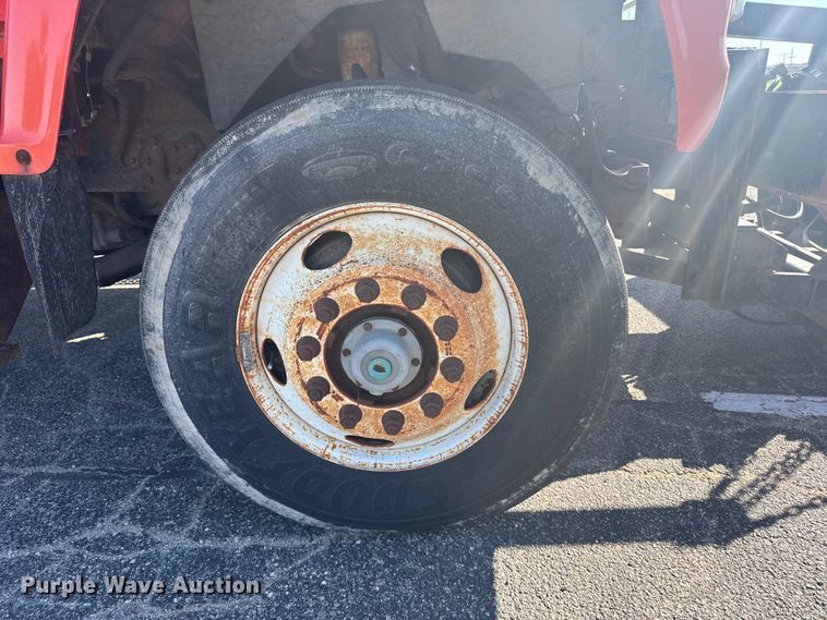 image for item EU6105 1995 Ford L8000 dump truck