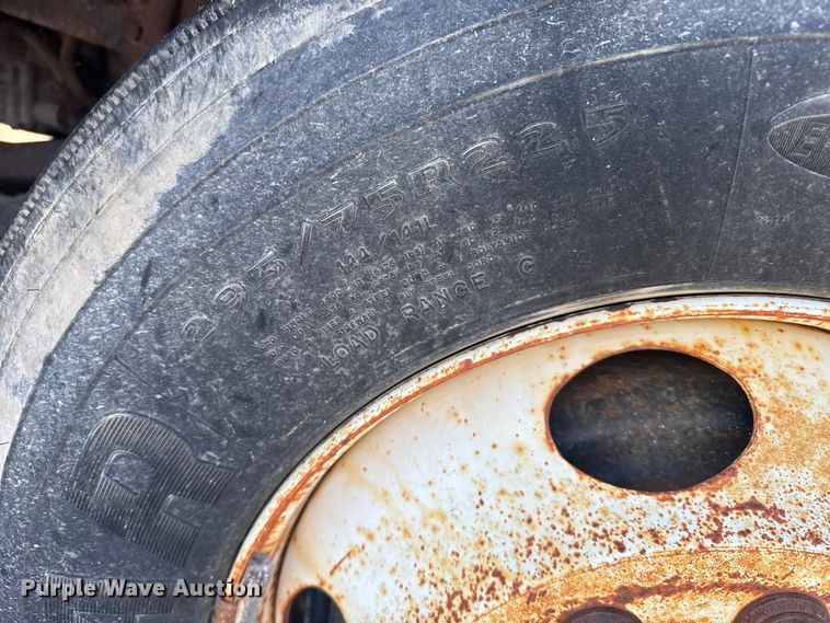 image for item EU6105 1995 Ford L8000 dump truck