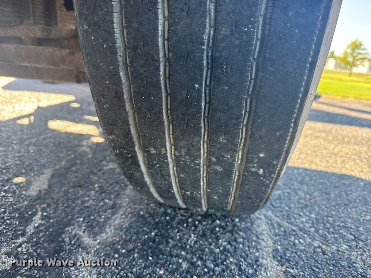 image for item EU6105 1995 Ford L8000 dump truck