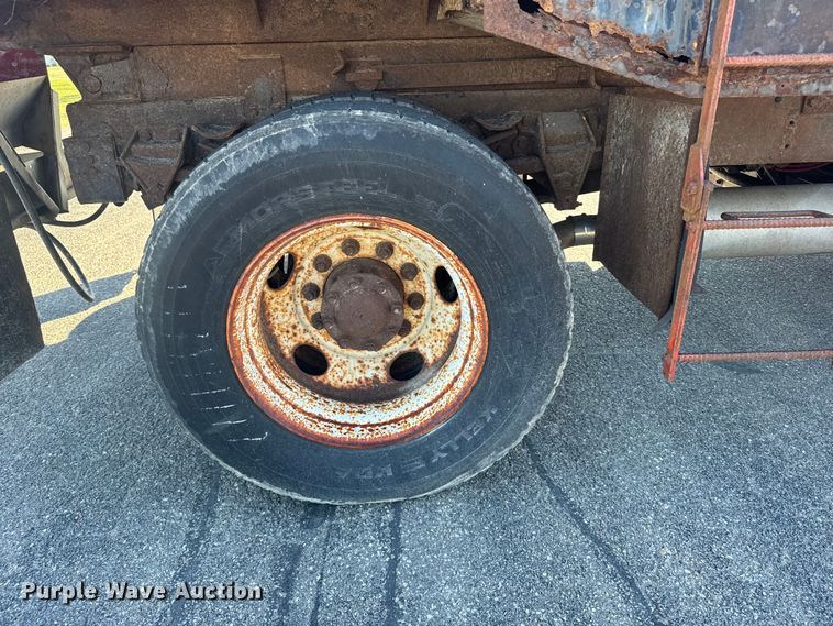 image for item EU6105 1995 Ford L8000 dump truck