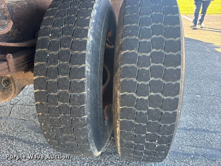 image for item EU6105 1995 Ford L8000 dump truck