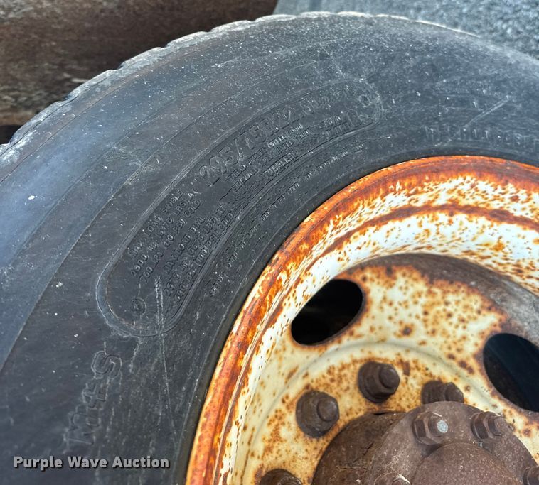 image for item EU6105 1995 Ford L8000 dump truck