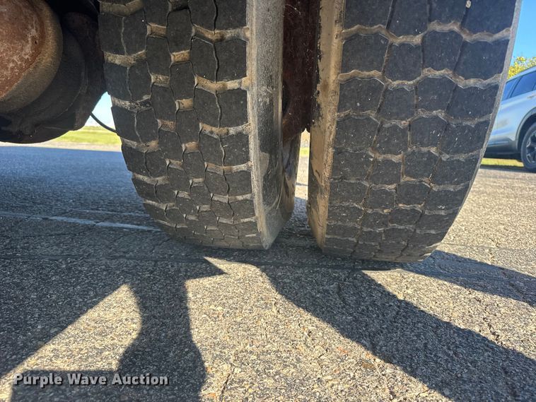 image for item EU6105 1995 Ford L8000 dump truck