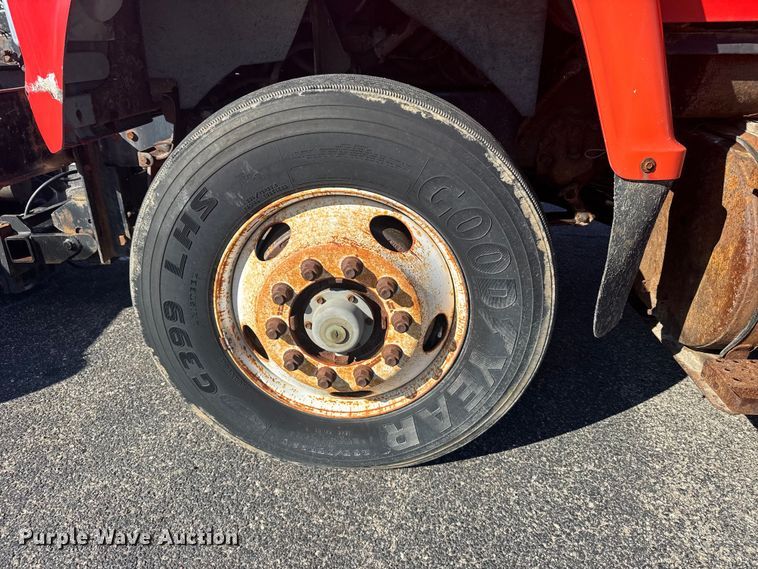 image for item EU6105 1995 Ford L8000 dump truck