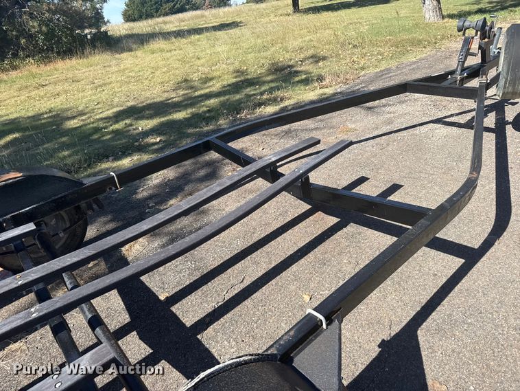 image for item EU6108 2009 B&M Manufacturing Seaark boat trailer