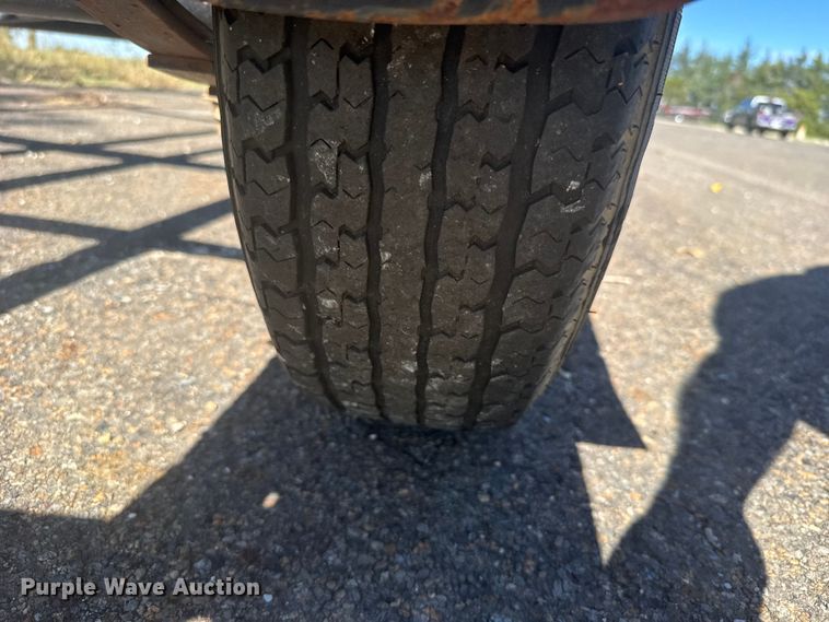 image for item EU6108 2009 B&M Manufacturing Seaark boat trailer