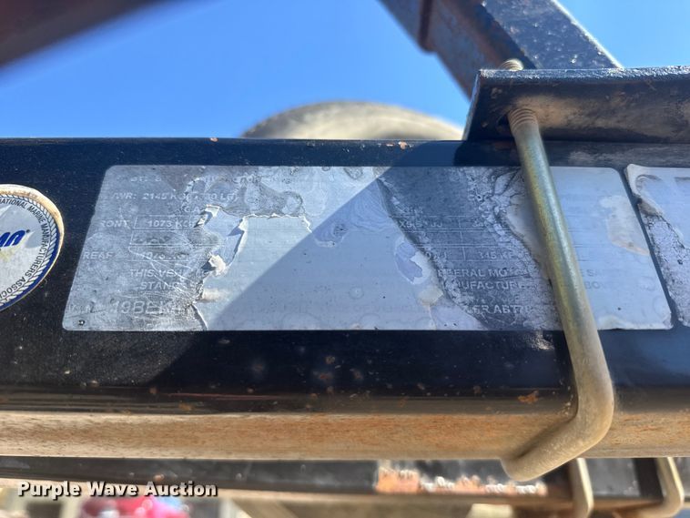 image for item EU6108 2009 B&M Manufacturing Seaark boat trailer