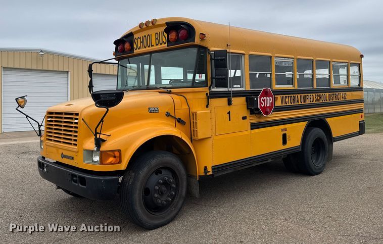 image for item EU6125 2001 International 3800 school bus