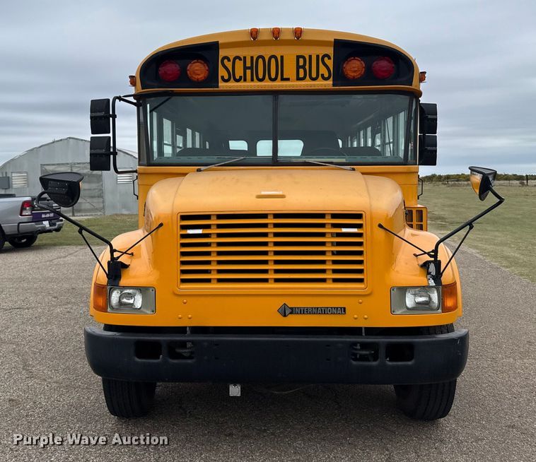 image for item EU6125 2001 International 3800 school bus
