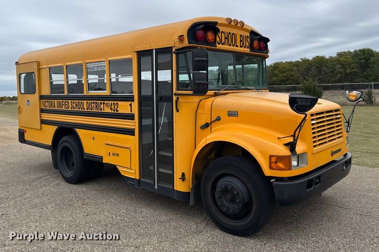 image for item EU6125 2001 International 3800 school bus