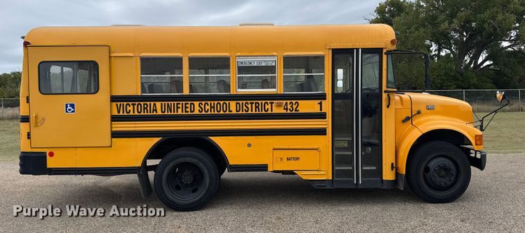 image for item EU6125 2001 International 3800 school bus