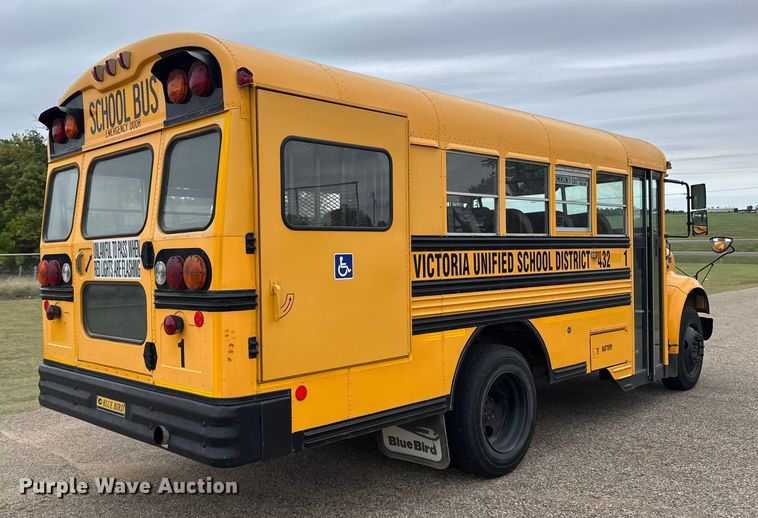image for item EU6125 2001 International 3800 school bus