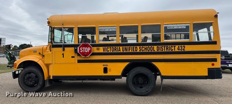image for item EU6125 2001 International 3800 school bus