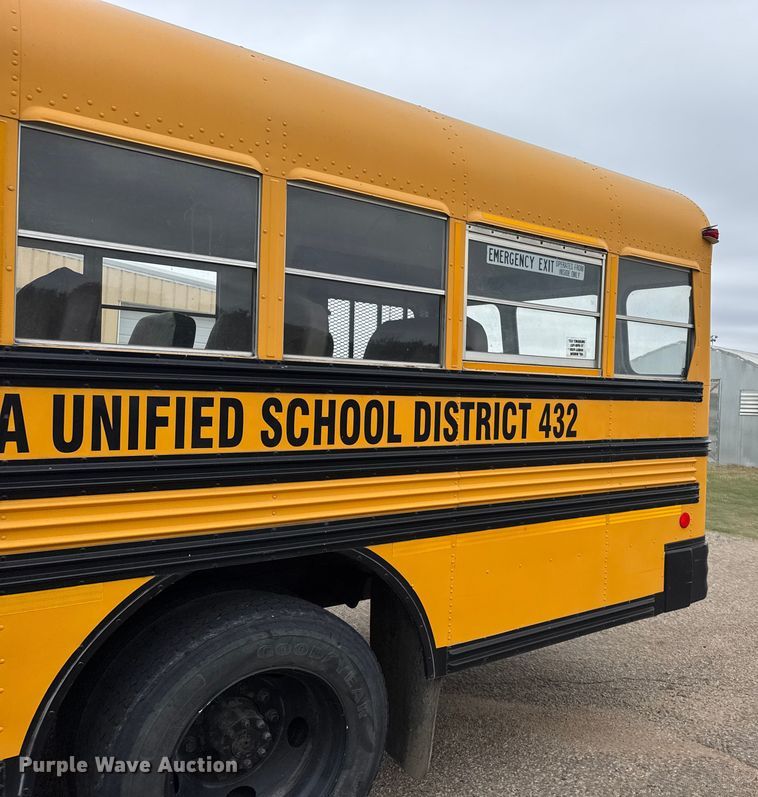 image for item EU6125 2001 International 3800 school bus