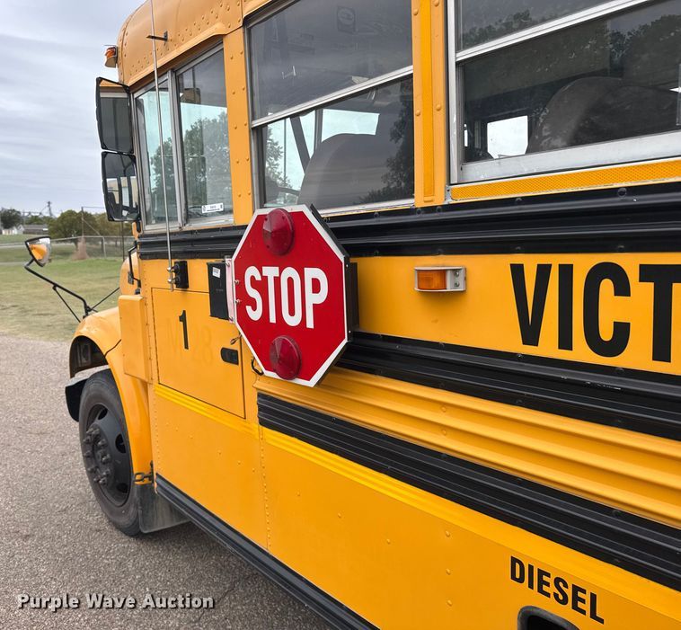 image for item EU6125 2001 International 3800 school bus