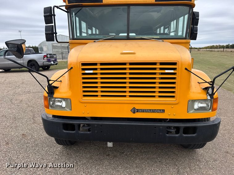 image for item EU6125 2001 International 3800 school bus