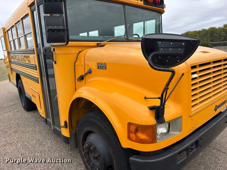 image for item EU6125 2001 International 3800 school bus