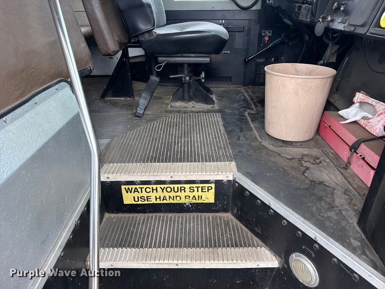 image for item EU6125 2001 International 3800 school bus