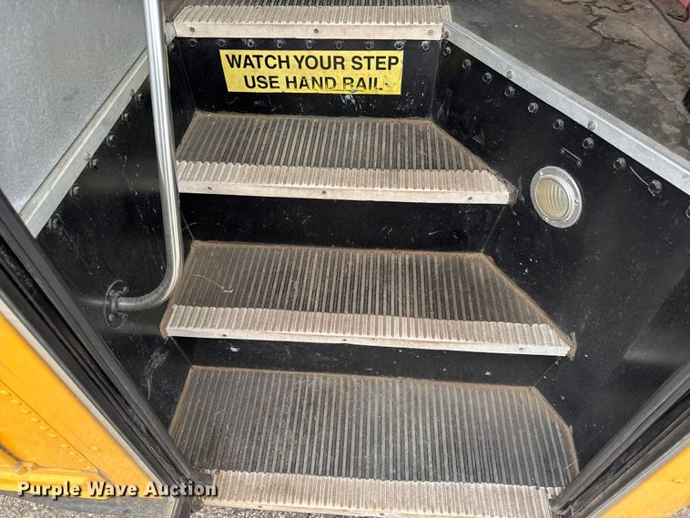 image for item EU6125 2001 International 3800 school bus