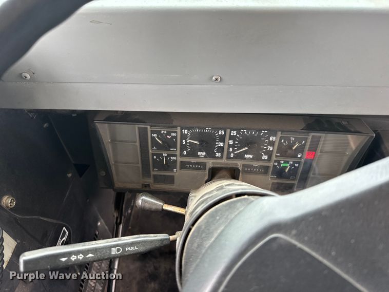 image for item EU6125 2001 International 3800 school bus