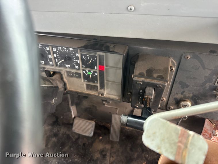 image for item EU6125 2001 International 3800 school bus