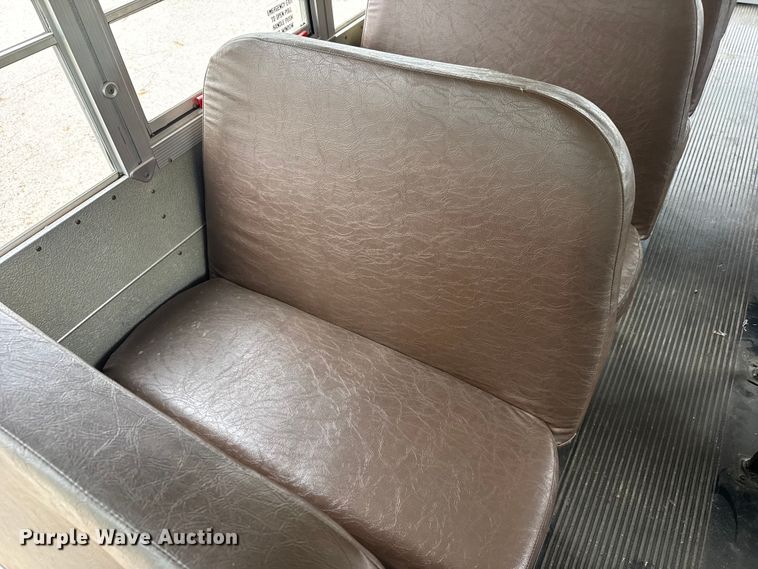 image for item EU6125 2001 International 3800 school bus