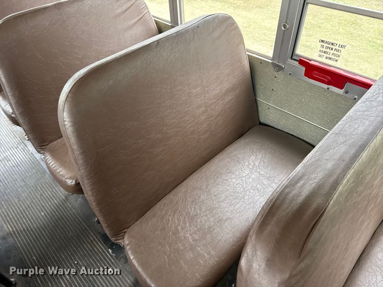 image for item EU6125 2001 International 3800 school bus