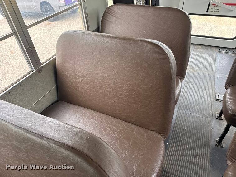 image for item EU6125 2001 International 3800 school bus